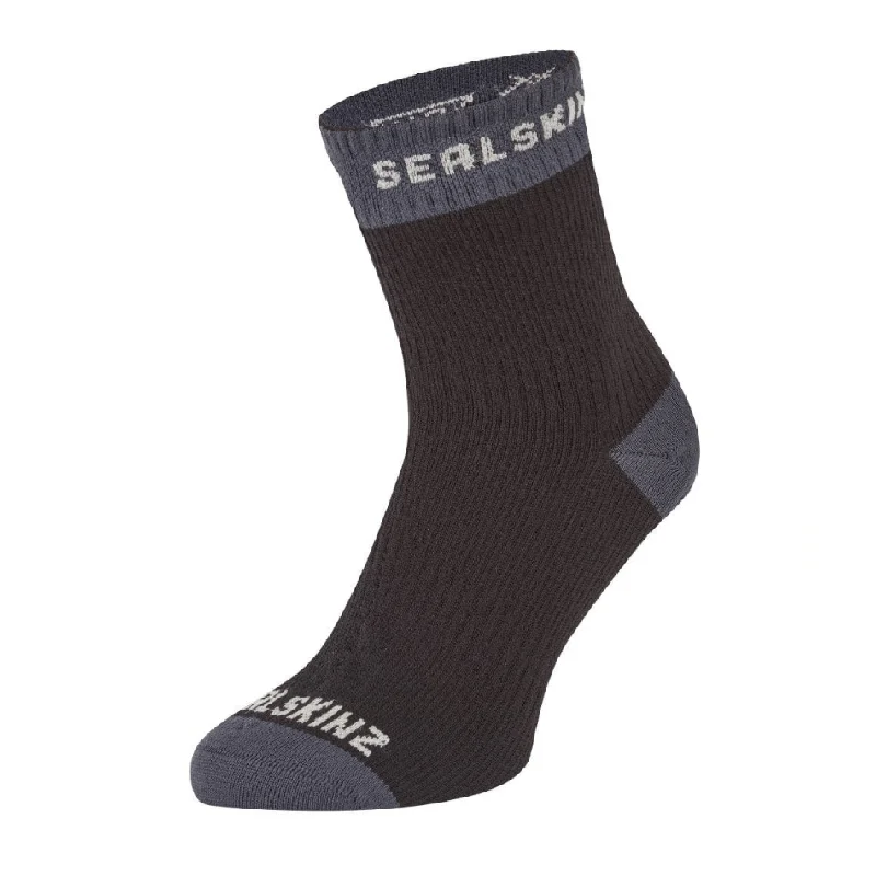 Hiking socks with trail fun-Sealskinz Wretham Waterproof Warm Weather Ankle Length Sock in Black AW24